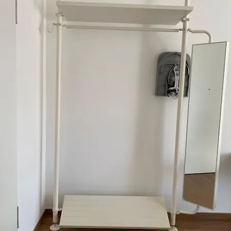 Apartment Centrally Located Chic Studio