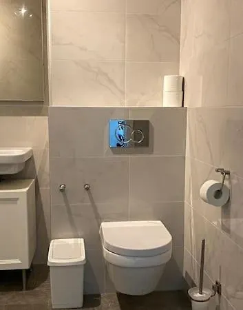 Centrally Located Chic Studio Appartement *